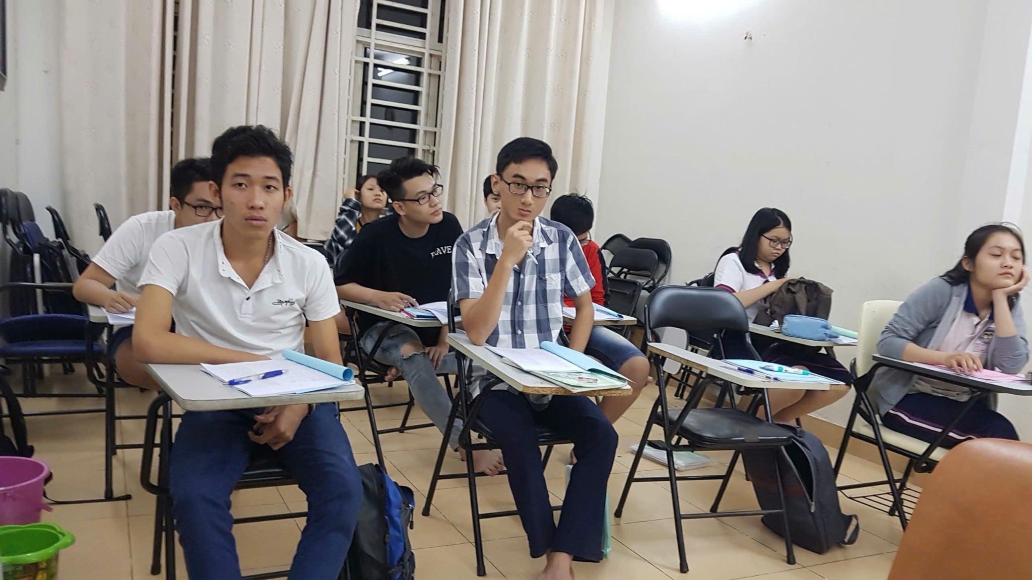 Lớp Vật lý tại Trung tâm Hồng Đấu