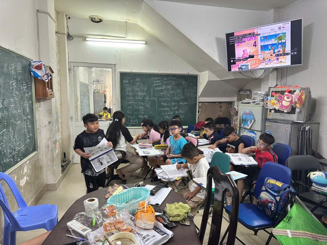 Không khí học tập tại trung tâm học thêm Quận 7 Hồng Đấu.