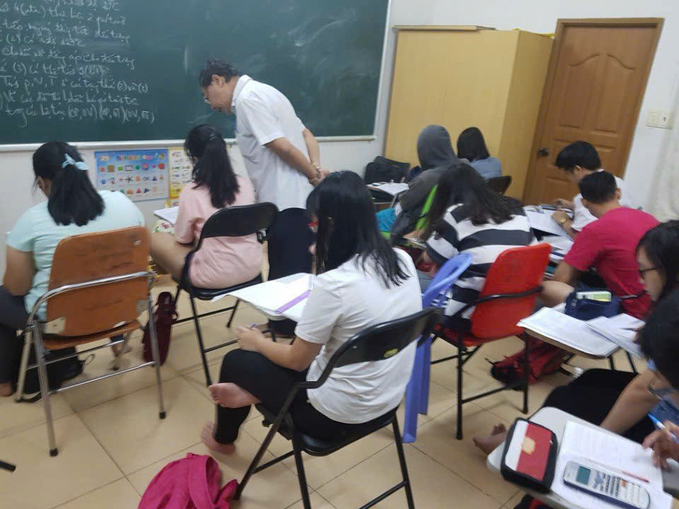 Buổi ôn tập, luyện đề và củng cố kiến thức cho học sinh lớp 9.