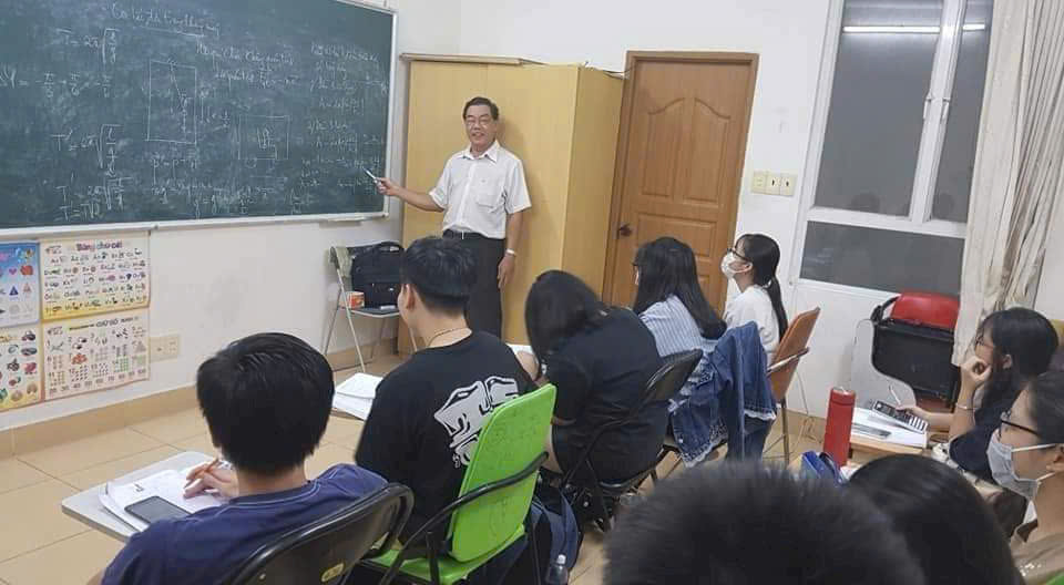 Buổi luyện đề và rà soát kiến thức trọng tâm tại Hồng Đấu.
