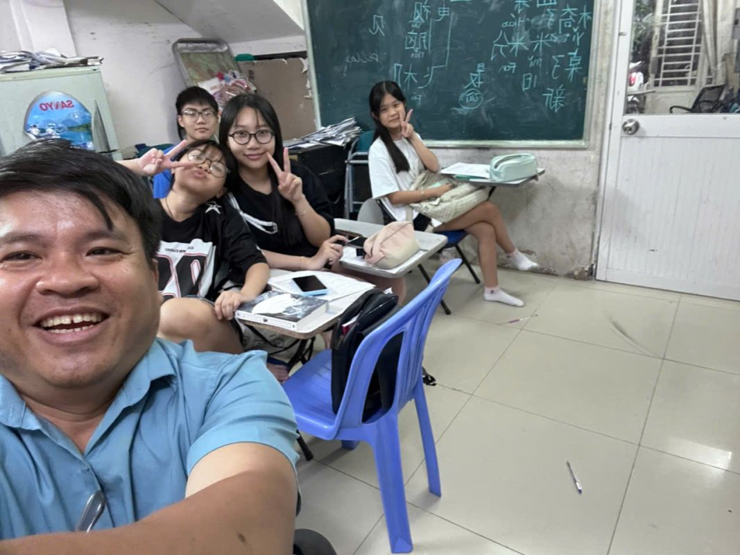 Học sinh luyện thi tốt nghiệp THPT Quận 7 theo kế hoạch.